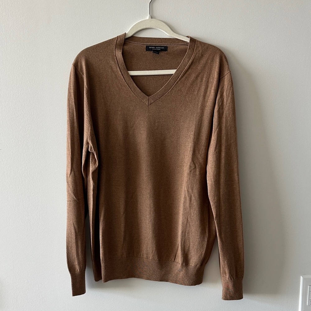 Banana Republic Men's Tan V-Neck Sweater